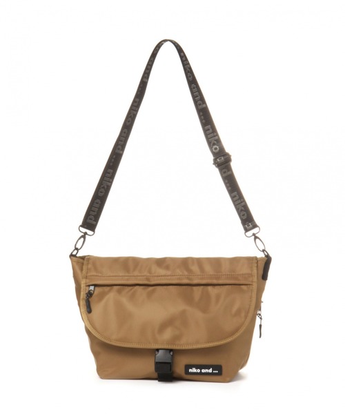 niko and...(ニコアンド)の「オリジナルメッセンジャーバッグL(ショルダーバッグ・レディース・ブラック/ベージュ/ピンク・0)」の3枚目の写真
