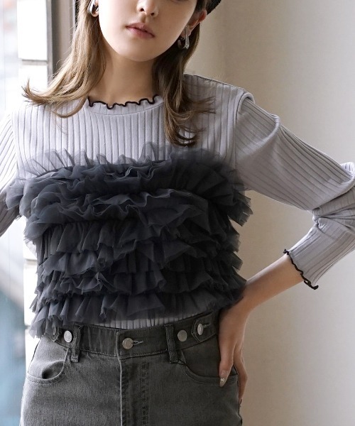 zootie（ズーティー）の「【アクセいらずな華やか襟もと】ロングスリーブ リブカットソー［クルーネック］（Tシャツ/カットソー・レディース・ブラック/アイボリー/マスタード/グリーン系その他/ブルー系その他/キャメル/イエロー系その他/ピンク系その他/チャコール/ダークパープル/ライトブルー/ベージュ/オレンジ/ピンク系その他2/グレイッシュベージュ/ダークグリーン/コーラルピンク/アッシュ/イエロー系その他2/ベージュ×ブラック/オフホワイト/ライトベージュ/ブルー/ブラック系その他/ベビーピンク/モスグリーン/グレイッシュブルー/レッド系その他/パープル/ブラック×ホワイト/ネイビー/ケリーグリーン/ホワイト×ブラック/グレー系その他/シアン/グレー系その他2/オレンジ系その他/ホワイト系その他/グリーン系その他2/テラコッタ/サーモンピンク/カーキブラウン/ホワイト系その他2/ブルー系その他2・LL/M/L）」の10枚目の写真