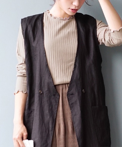 zootie（ズーティー）の「【アクセいらずな華やか襟もと】ロングスリーブ リブカットソー［クルーネック］（Tシャツ/カットソー・レディース・ブラック/アイボリー/マスタード/グリーン系その他/ブルー系その他/キャメル/イエロー系その他/ピンク系その他/チャコール/ダークパープル/ライトブルー/ベージュ/オレンジ/ピンク系その他2/グレイッシュベージュ/ダークグリーン/コーラルピンク/アッシュ/イエロー系その他2/ベージュ×ブラック/オフホワイト/ライトベージュ/ブルー/ブラック系その他/ベビーピンク/モスグリーン/グレイッシュブルー/レッド系その他/パープル/ブラック×ホワイト/ネイビー/ケリーグリーン/ホワイト×ブラック/グレー系その他/シアン/グレー系その他2/オレンジ系その他/ホワイト系その他/グリーン系その他2/テラコッタ/サーモンピンク/カーキブラウン/ホワイト系その他2/ブルー系その他2・LL/M/L）」の17枚目の写真