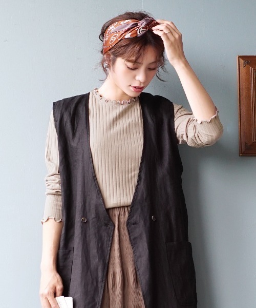 zootie（ズーティー）の「【アクセいらずな華やか襟もと】ロングスリーブ リブカットソー［クルーネック］（Tシャツ/カットソー・レディース・ブラック/アイボリー/マスタード/グリーン系その他/ブルー系その他/キャメル/イエロー系その他/ピンク系その他/チャコール/ダークパープル/ライトブルー/ベージュ/オレンジ/ピンク系その他2/グレイッシュベージュ/ダークグリーン/コーラルピンク/アッシュ/イエロー系その他2/ベージュ×ブラック/オフホワイト/ライトベージュ/ブルー/ブラック系その他/ベビーピンク/モスグリーン/グレイッシュブルー/レッド系その他/パープル/ブラック×ホワイト/ネイビー/ケリーグリーン/ホワイト×ブラック/グレー系その他/シアン/グレー系その他2/オレンジ系その他/ホワイト系その他/グリーン系その他2/テラコッタ/サーモンピンク/カーキブラウン/ホワイト系その他2/ブルー系その他2・LL/M/L）」の18枚目の写真