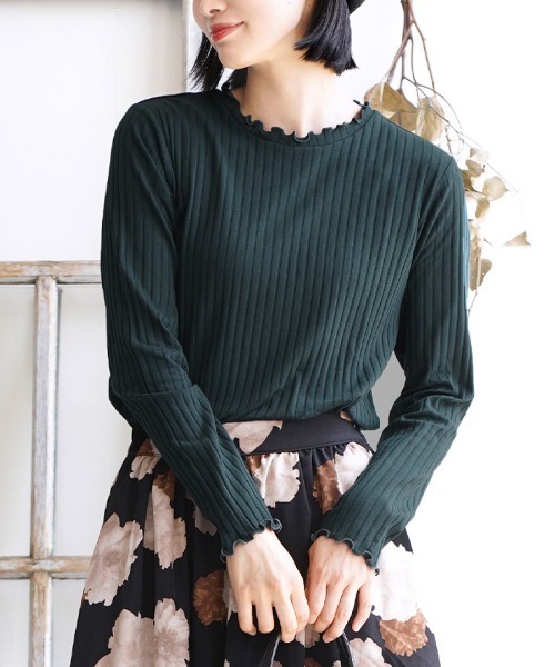 zootie（ズーティー）の「【アクセいらずな華やか襟もと】ロングスリーブ リブカットソー［クルーネック］（Tシャツ/カットソー・レディース・ブラック/アイボリー/マスタード/グリーン系その他/ブルー系その他/キャメル/イエロー系その他/ピンク系その他/チャコール/ダークパープル/ライトブルー/ベージュ/オレンジ/ピンク系その他2/グレイッシュベージュ/ダークグリーン/コーラルピンク/アッシュ/イエロー系その他2/ベージュ×ブラック/オフホワイト/ライトベージュ/ブルー/ブラック系その他/ベビーピンク/モスグリーン/グレイッシュブルー/レッド系その他/パープル/ブラック×ホワイト/ネイビー/ケリーグリーン/ホワイト×ブラック/グレー系その他/シアン/グレー系その他2/オレンジ系その他/ホワイト系その他/グリーン系その他2/テラコッタ/サーモンピンク/カーキブラウン/ホワイト系その他2/ブルー系その他2・LL/M/L）」の21枚目の写真