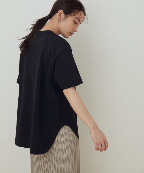 ADAM ET ROPE'（アダムエロペ）の「＜8色展開・選べる2サイズ・洗濯機可＞【一部WEB限定】大人ルーズシルエットTEE（Tシャツ/カットソー・レディース・ホワイト/チャコールグレー/ライトグレー/ブラック/ベージュ/サックスブルー/ミント/クリーム・38/36）」の2枚目の写真