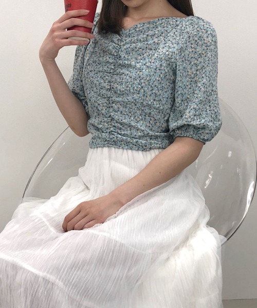 Twinkle;pm(トゥインクルピーエム)の「小花柄ギャザーTOPS(シャツ/ブラウス・レディース・ブラック/ブルー/ホワイト・FREE)」の3枚目の写真