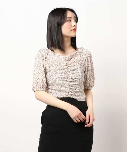 Twinkle;pm(トゥインクルピーエム)の「小花柄ギャザーTOPS(シャツ/ブラウス・レディース・ブラック/ブルー/ホワイト・FREE)」の6枚目の写真