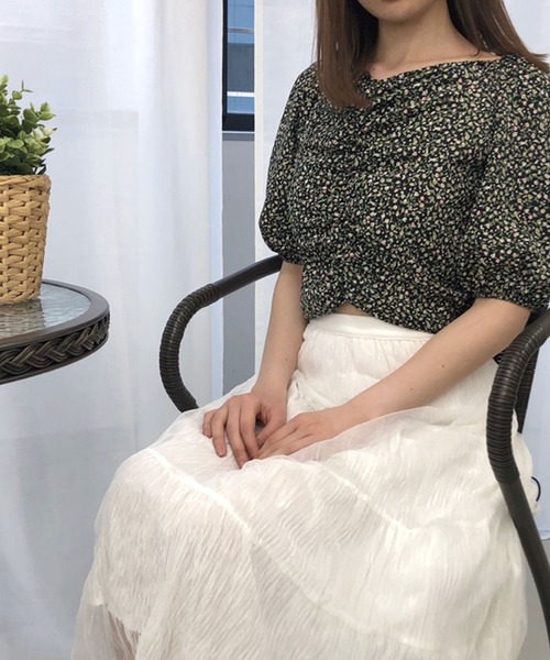 Twinkle;pm(トゥインクルピーエム)の「小花柄ギャザーTOPS(シャツ/ブラウス・レディース・ブラック/ブルー/ホワイト・FREE)」の9枚目の写真