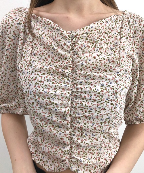 Twinkle;pm(トゥインクルピーエム)の「小花柄ギャザーTOPS(シャツ/ブラウス・レディース・ブラック/ブルー/ホワイト・FREE)」の14枚目の写真