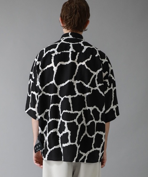SHAREEF(シャリーフ)の「STUDIOUS別注 GIRAFFE SHIRTS(シャツ/ブラウス・メンズ・パープル/ブラック・1/2)」の8枚目の写真