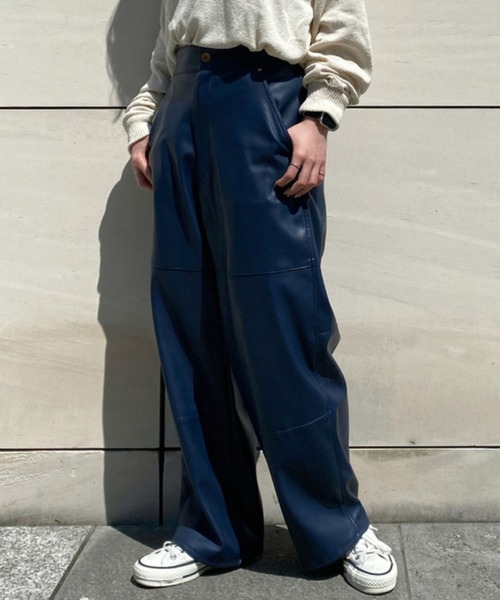 CONVERSE TOKYO（コンバーストウキョウ）の「フェイクレザーパンツ