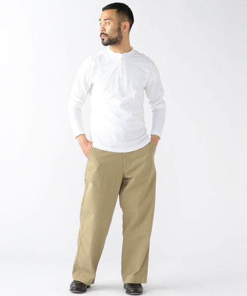 BEAMS PLUS（ビームスプラス）の「BEAMS PLUS / ヘンリーネック ロングスリーブ Tシャツ（Tシャツ/カットソー・メンズ・ブラック/ネイビー/オフホワイト・LARGE/MEDIUM/X-LARGE/SMALL）」の19枚目の写真