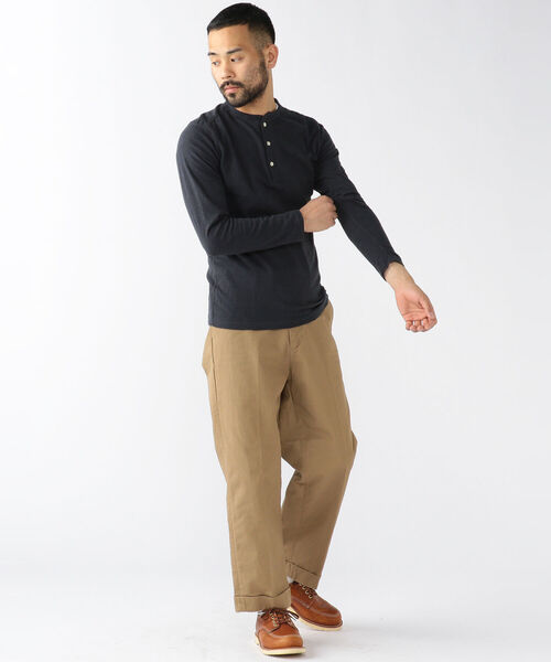 BEAMS PLUS（ビームスプラス）の「BEAMS PLUS / ヘンリーネック ロングスリーブ Tシャツ（Tシャツ/カットソー・メンズ・ブラック/ネイビー/オフホワイト・LARGE/MEDIUM/X-LARGE/SMALL）」の10枚目の写真