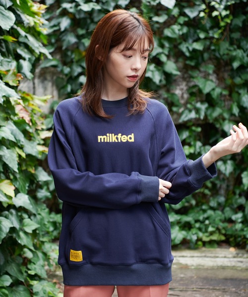 MILKFED.（ミルクフェド）の「FRONT LOGO SWEAT TOP（スウェット・レディース・ブラック/ライトブルー/ライトパープル/ベージュ/オフホワイト/ネイビー・ONE SIZE）」の5枚目の写真