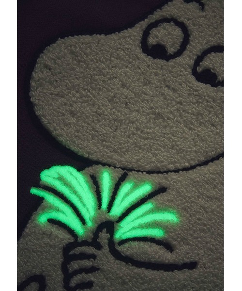 Design Tshirts Store graniph（デザイン　ティーシャツ　ストア　グラニフ）の「黄金のしっぽ(ムーミン)｜コラボスウェット（スウェット・メンズ・パープル・SMALL/MEDIUM/LARGE/X-LARGE）」の4枚目の写真