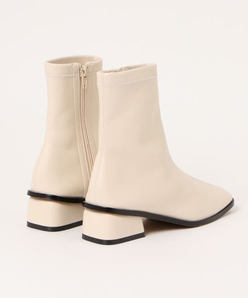 Fabby fabby(ファビィーファビィー)の「ストレッチショートブーツ(ブーツ・レディース・ブラック/ブラウン/オフホワイト・MEDIUM/LARGE/SMALL)」の4枚目の写真