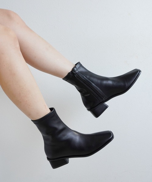 Fabby fabby(ファビィーファビィー)の「ストレッチショートブーツ(ブーツ・レディース・ブラック/ブラウン/オフホワイト・MEDIUM/LARGE/SMALL)」の3枚目の写真