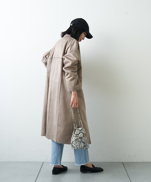 LOUNGEDRESS(ラウンジドレス)の「【odore/オドル】リバーシブルムートンコート(ムートンコート・レディース・チャコールグレー/アイボリー・FREE)」の3枚目の写真