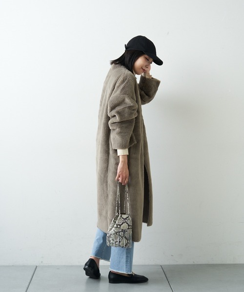 LOUNGEDRESS(ラウンジドレス)の「【odore/オドル】リバーシブルムートンコート(ムートンコート・レディース・チャコールグレー/アイボリー・FREE)」の8枚目の写真