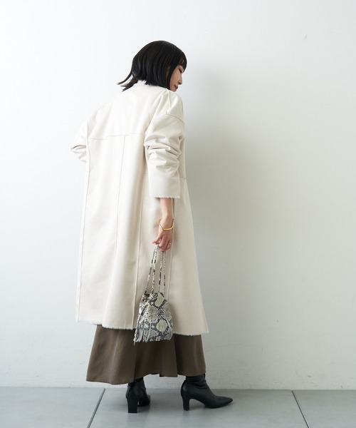 LOUNGEDRESS(ラウンジドレス)の「【odore/オドル】リバーシブルムートンコート(ムートンコート・レディース・チャコールグレー/アイボリー・FREE)」の18枚目の写真