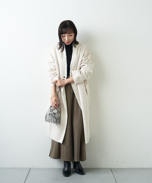 LOUNGEDRESS(ラウンジドレス)の「【odore/オドル】リバーシブルムートンコート(ムートンコート・レディース・チャコールグレー/アイボリー・FREE)」の6枚目の写真