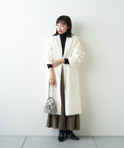 LOUNGEDRESS(ラウンジドレス)の「【odore/オドル】リバーシブルムートンコート(ムートンコート・レディース・チャコールグレー/アイボリー・FREE)」の12枚目の写真