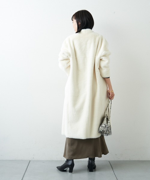 LOUNGEDRESS(ラウンジドレス)の「【odore/オドル】リバーシブルムートンコート(ムートンコート・レディース・チャコールグレー/アイボリー・FREE)」の19枚目の写真