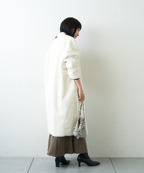 LOUNGEDRESS(ラウンジドレス)の「【odore/オドル】リバーシブルムートンコート(ムートンコート・レディース・チャコールグレー/アイボリー・FREE)」の11枚目の写真