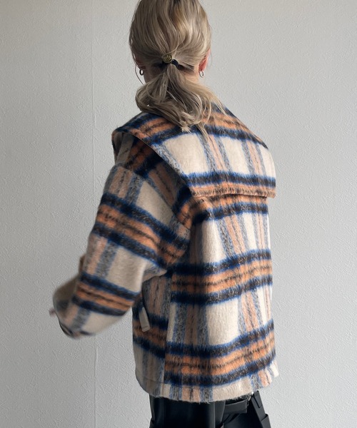 w closet(ダブルクローゼット)の「セーラーカラーショートコート(ピーコート・レディース・アイボリー/パープル・FREE)」の4枚目の写真