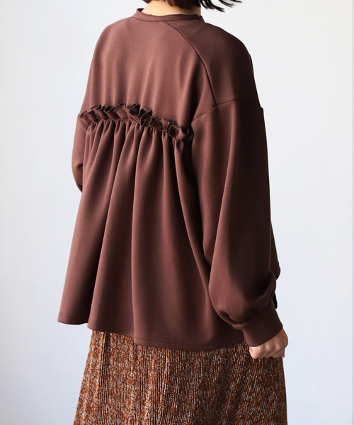 REAL CUBE(リアルキューブ)の「バックフリルプルオーバー(Tシャツ/カットソー・レディース・ブラック/グレイッシュベージュ/ブラウン/グリーン/バイオレット・M)」の6枚目の写真