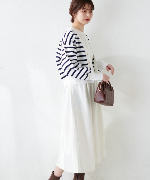 natural couture（ナチュラルクチュール）の「デニム素材ながら綺麗みえ、袖タックデザインデニムワンピース（ワンピース・レディース・オフホワイト/ブラック/ブルー・FREE）」の4枚目の写真