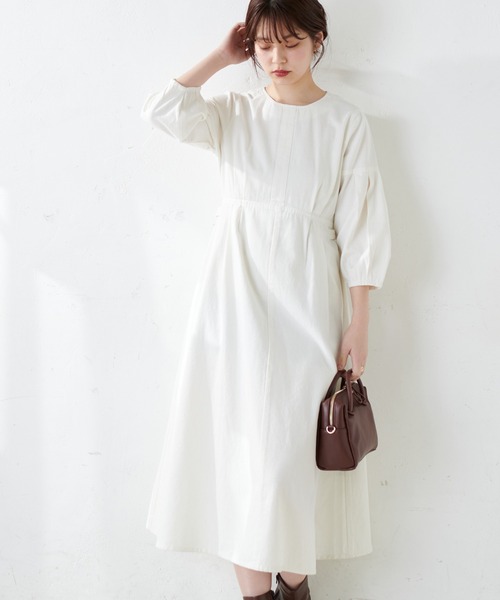 natural couture（ナチュラルクチュール）の「デニム素材ながら綺麗みえ、袖タックデザインデニムワンピース（ワンピース・レディース・オフホワイト/ブラック/ブルー・FREE）」の6枚目の写真