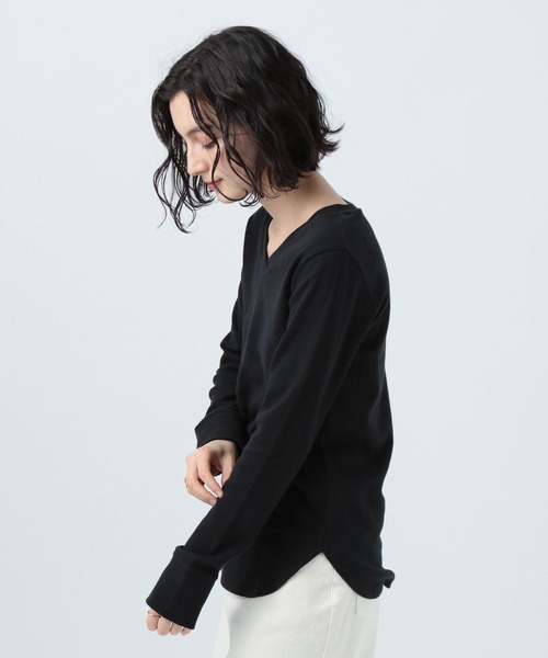 BAYFLOW(ベイフロー)の「ストレッチスムースVネックT(Tシャツ/カットソー・レディース・その他1/オフホワイト/ベージュ/その他2/ブラック・LARGE/MEDIUM/SMALL)」の3枚目の写真