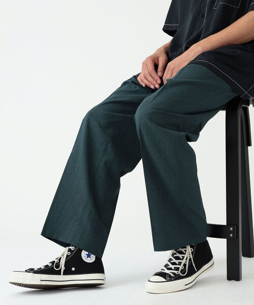 BEAMS(ビームス)の「BEAMS / EVALET 2プリーツ スラックス(スラックス・メンズ・ベージュ/グリーン・S/M/L/XL)」の1枚目の写真