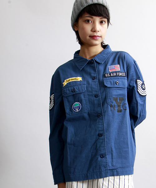 WEGO（ウィゴー）の「WEGO/ワッペンミリタリーシャツ（シャツ/ブラウス・レディース・カーキ/ネイビー/その他1・FREE）」の2枚目の写真