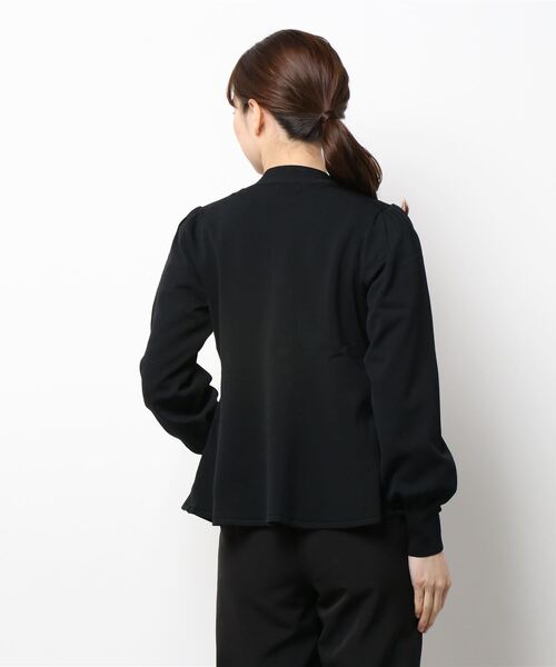 allureville（アルアバイル）の「パフスリーブペプラムカーディガン（ニット/セーター・レディース・ブラック/サックスブルー/オフホワイト・2）」の4枚目の写真