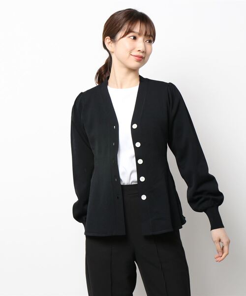 allureville（アルアバイル）の「パフスリーブペプラムカーディガン（ニット/セーター・レディース・ブラック/サックスブルー/オフホワイト・2）」の7枚目の写真