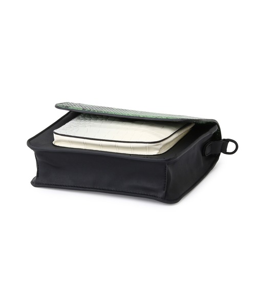 HVISK（ヴィスク）の「【HVISK】CAYMAN POCKET（ショルダーバッグ・レディース・ダークグリーン・FREE）」の2枚目の写真