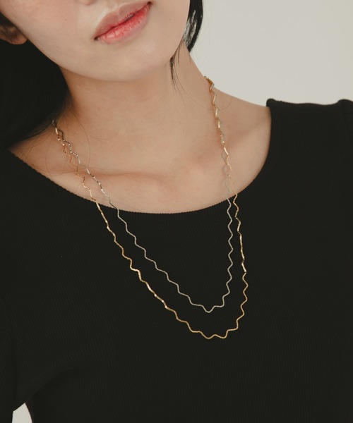 COLOR TOKYO ACCESSORIES(カラートウキョウアクセサリー)の「ぎざぎざバイカラー2連ロングネックレス(ネックレス・レディース・シルバー/ゴールド・FREE)」の6枚目の写真