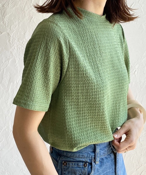 She's Closet(シーズクローゼット)の「ふくれジャガードクルーネックコンパクト半袖プルオーバートップス(Tシャツ/カットソー・レディース・グリーン/ブラック/アイボリー・FREE)」の1枚目の写真