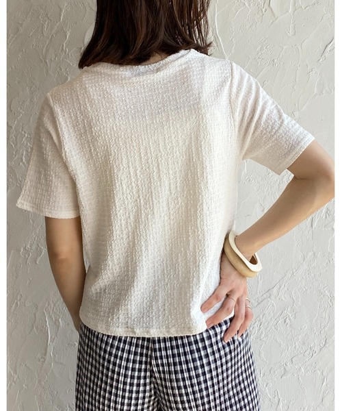She's Closet(シーズクローゼット)の「ふくれジャガードクルーネックコンパクト半袖プルオーバートップス(Tシャツ/カットソー・レディース・グリーン/ブラック/アイボリー・FREE)」の9枚目の写真