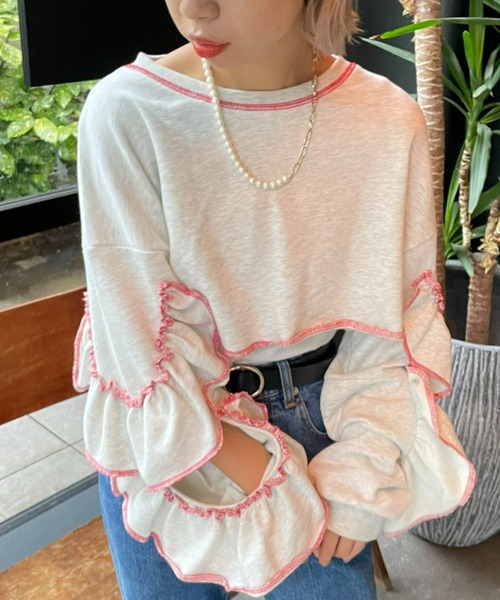 HELLO.SANFRANCISCO(ハローサンフランシスコ)の「【HELLO.SANFRANCISCO/ハローサンフランシスコ】カットアウトフリルトップス(スウェット・レディース・チャコールグレー/ライトグレー/オレンジ/グレー/レッド/ネイビー/ベージュ・FREE)」の2枚目の写真