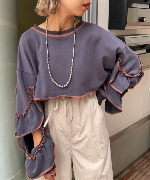 HELLO.SANFRANCISCO(ハローサンフランシスコ)の「【HELLO.SANFRANCISCO/ハローサンフランシスコ】カットアウトフリルトップス(スウェット・レディース・チャコールグレー/ライトグレー/オレンジ/グレー/レッド/ネイビー/ベージュ・FREE)」の8枚目の写真