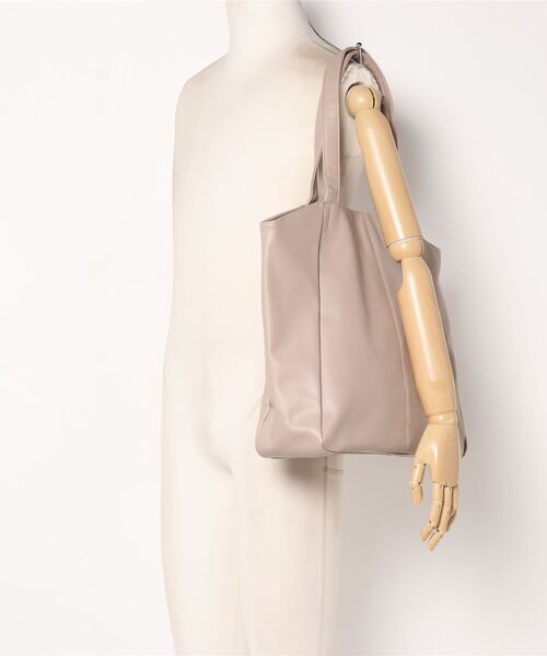 mimis（ミイーミイーズ）の「WORK BAG　合皮（トートバッグ・レディース・ライトベージュ/ネイビー・FREE）」の6枚目の写真