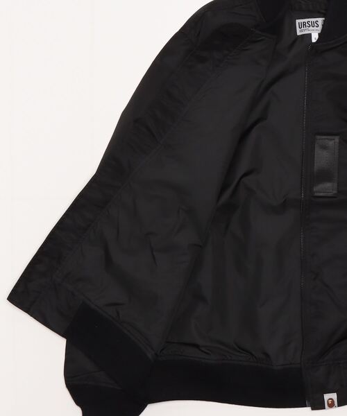 A BATHING APE（アベイシングエイプ）の「URSUS NYLON LOOSE FIT MA-1 M（MA-1・メンズ・オリーブ/ブラック・X-LARGE/SMALL/MEDIUM/XX-LARGE/LARGE）」の3枚目の写真