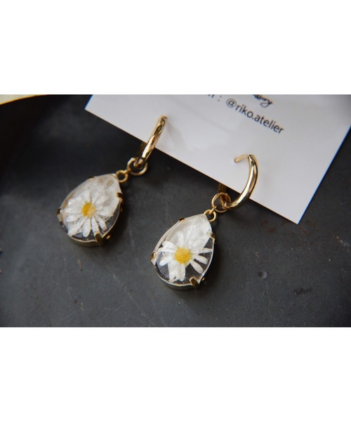 tone(トーン)の「【Riko】ドロップビジューピアス (MA)(ピアス(両耳用)・レディース・ホワイト/ベージュ/その他・FREE)」の4枚目の写真