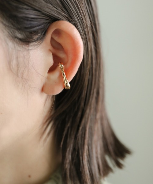 select MOCA（セレクトモカ）の「ウェーブイヤーカフ（イヤーカフ・レディース・ゴールド/シルバー・FREE）」の2枚目の写真