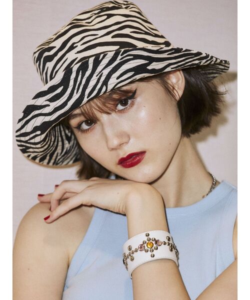 jouetie（ジュエティ）の「スタッズビジューバングル（バングル/リストバンド・レディース・オフホワイト/ブラック/その他1・FREE）」の2枚目の写真