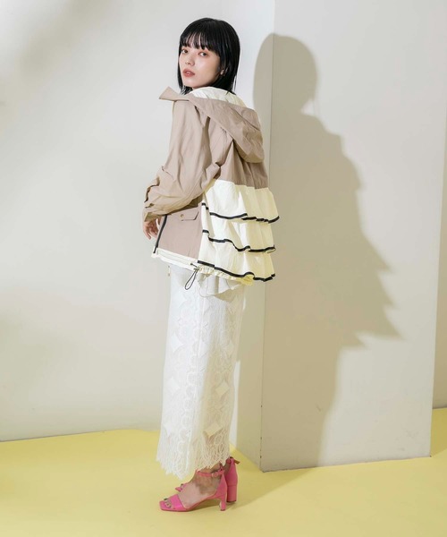 Eimee Law(エイミーロウ)の「バックフリルマウンテンパーカー(マウンテンパーカー・レディース・ダークベージュ/ネイビー・38)」の6枚目の写真