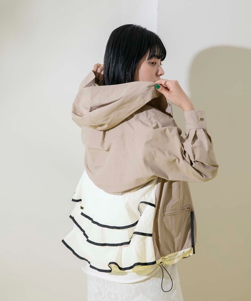 Eimee Law(エイミーロウ)の「バックフリルマウンテンパーカー(マウンテンパーカー・レディース・ダークベージュ/ネイビー・38)」の14枚目の写真