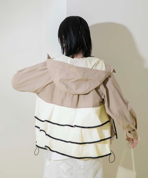 Eimee Law(エイミーロウ)の「バックフリルマウンテンパーカー(マウンテンパーカー・レディース・ダークベージュ/ネイビー・38)」の15枚目の写真