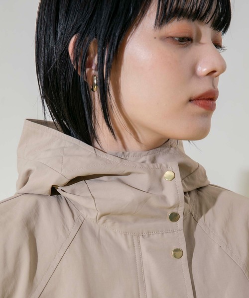 Eimee Law(エイミーロウ)の「バックフリルマウンテンパーカー(マウンテンパーカー・レディース・ダークベージュ/ネイビー・38)」の16枚目の写真