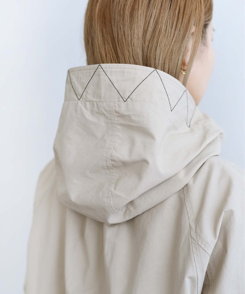 Eimee Law(エイミーロウ)の「バックフリルマウンテンパーカー(マウンテンパーカー・レディース・ダークベージュ/ネイビー・38)」の21枚目の写真
